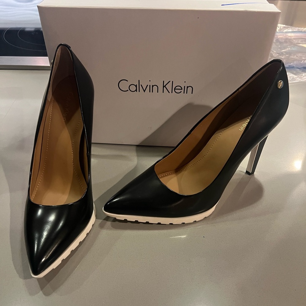 Calvin Klein black with white trim heel